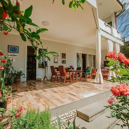 Neli & Zaal Guest House Telavi Exterior foto