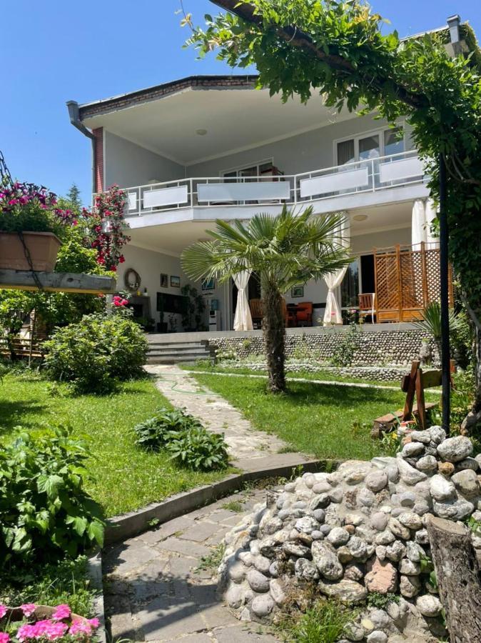 Neli & Zaal Guest House Telavi Exterior foto