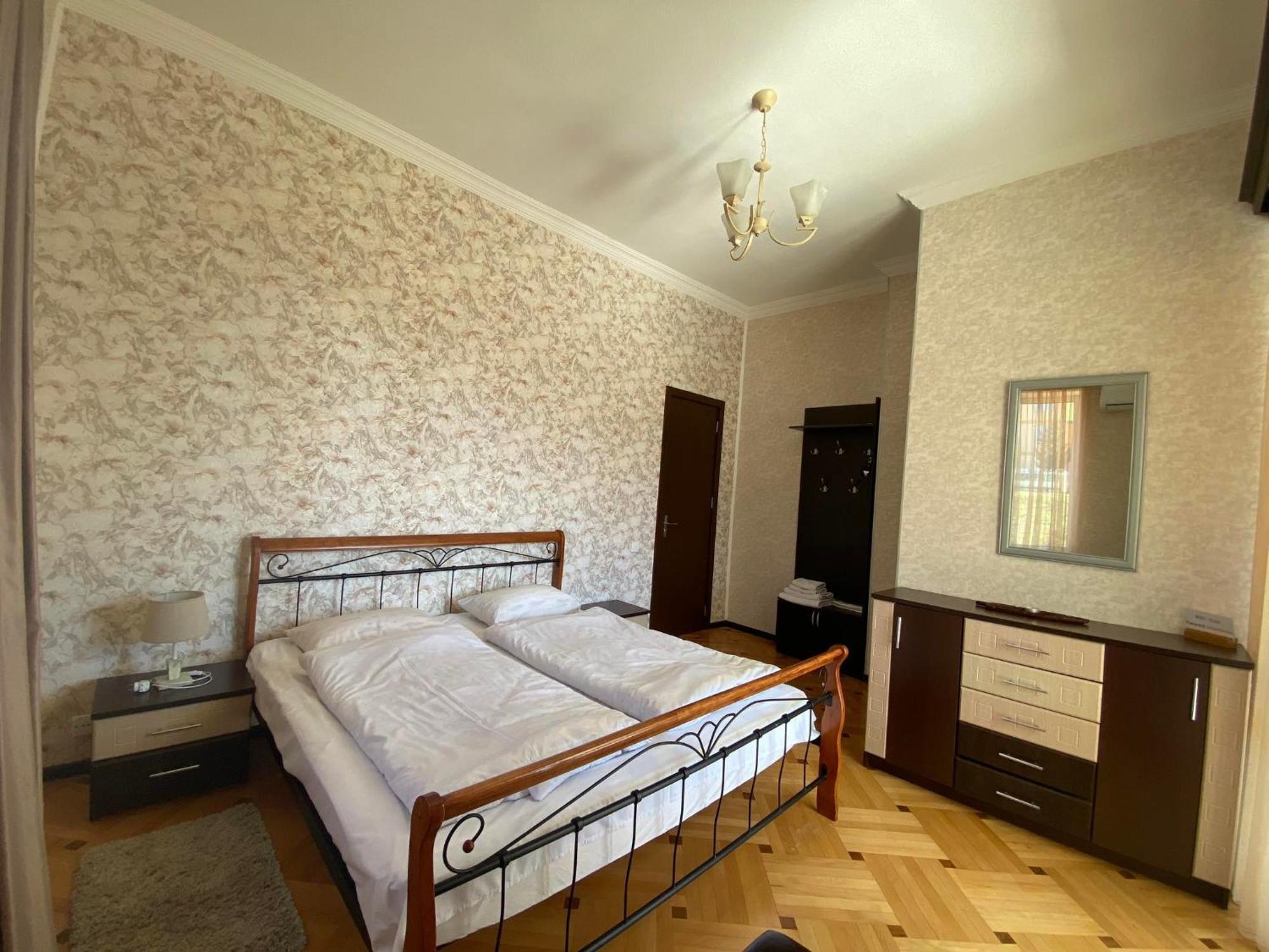 Neli & Zaal Guest House Telavi Exterior foto