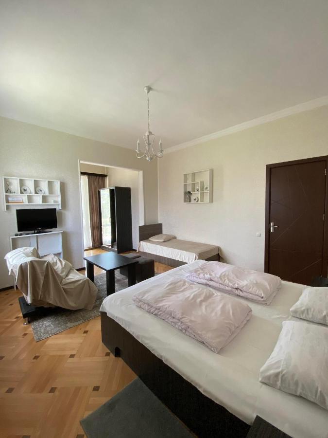 Neli & Zaal Guest House Telavi Exterior foto