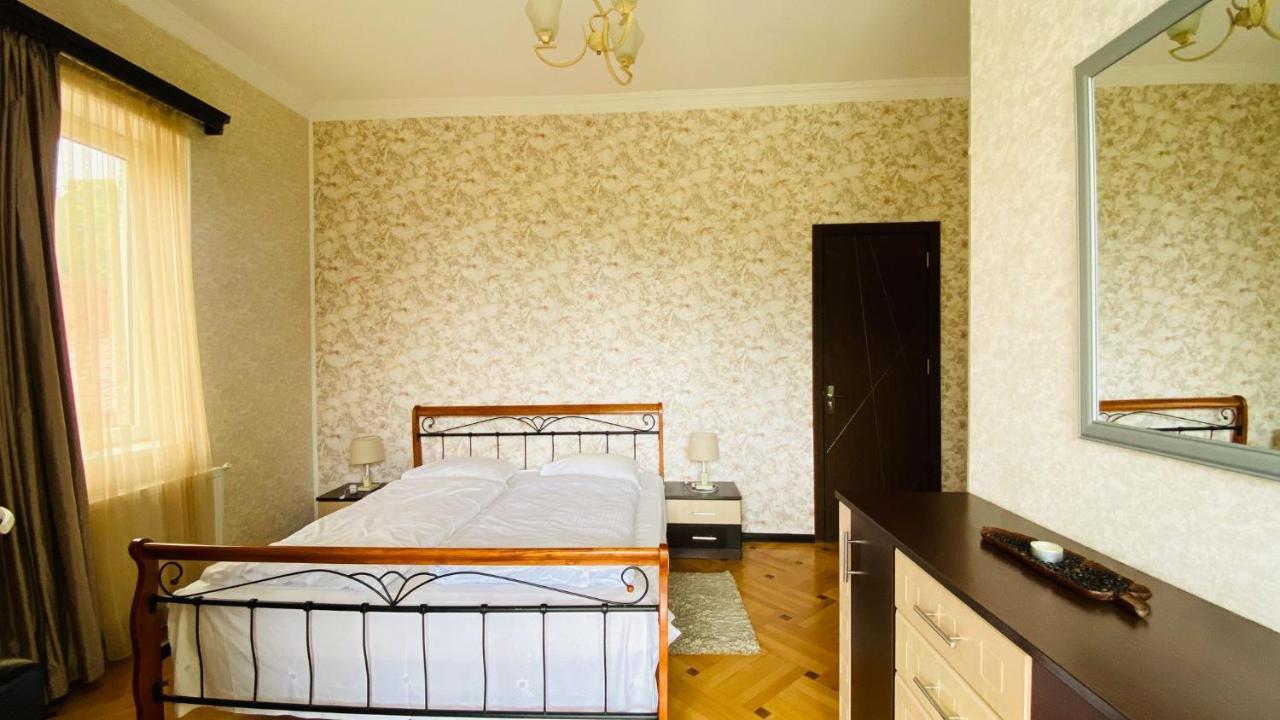 Neli & Zaal Guest House Telavi Exterior foto