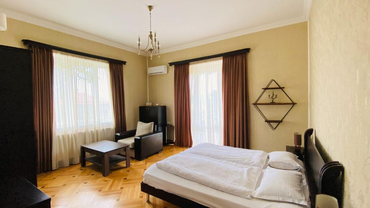 Neli & Zaal Guest House Telavi Exterior foto